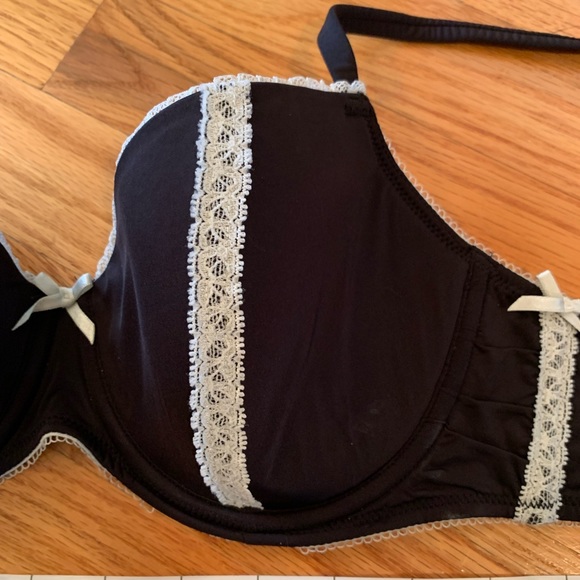 Women’s Underwire Bra in size 34D Black w/Lace by b.tempt’d - Picture 7 of 9